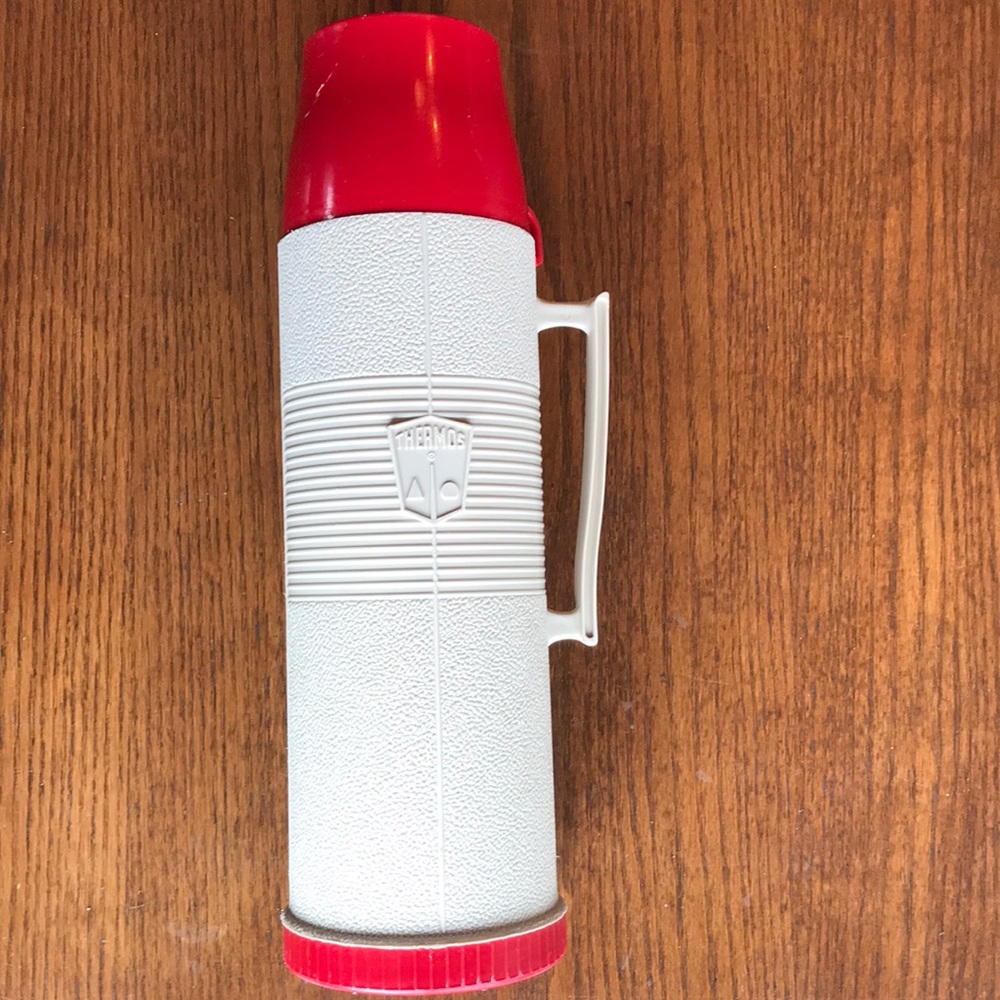 Vintage quart sized beige Thermos with red cup lid and base w liner intact EUC